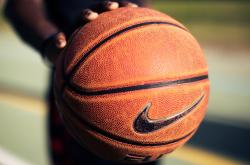 开云体育-意甲焦点战之夜，詹姆斯点燃赛场