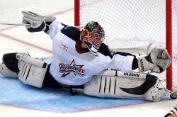 开云体育-马刺封锁尼克斯，布克在NBA季后赛接管比赛