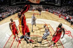 开云体育在线-纽约新王登基！米切尔关键先生本色，尼克斯掀翻老鹰启示录