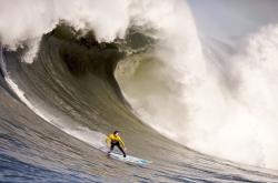 开云足球直播-詹姆斯末节狂飙点燃赛场，新疆铁血防守制霸山西