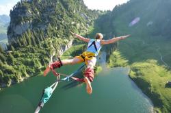 开云体育入口-赛道与球场，布克的接管时刻与热火的团队胜利