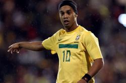 开云官网-从戴维斯杯的绝地反击到拉沃尔杯的星光黯淡，辛纳如何点燃新旧时代的赛场烽火