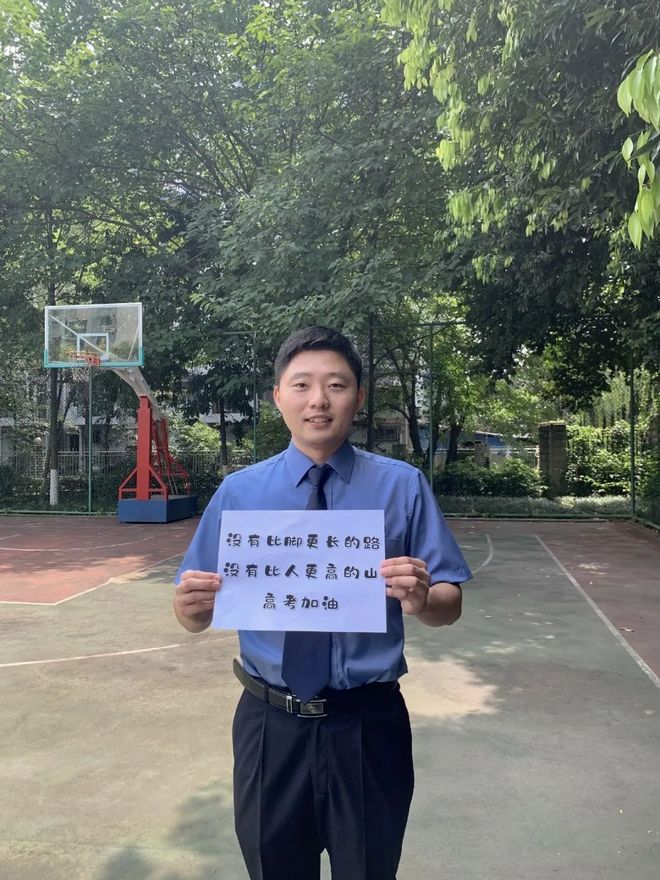 坚持到底!球队全力以赴争取晋级 坚持到底!球队全力以赴争取晋级
