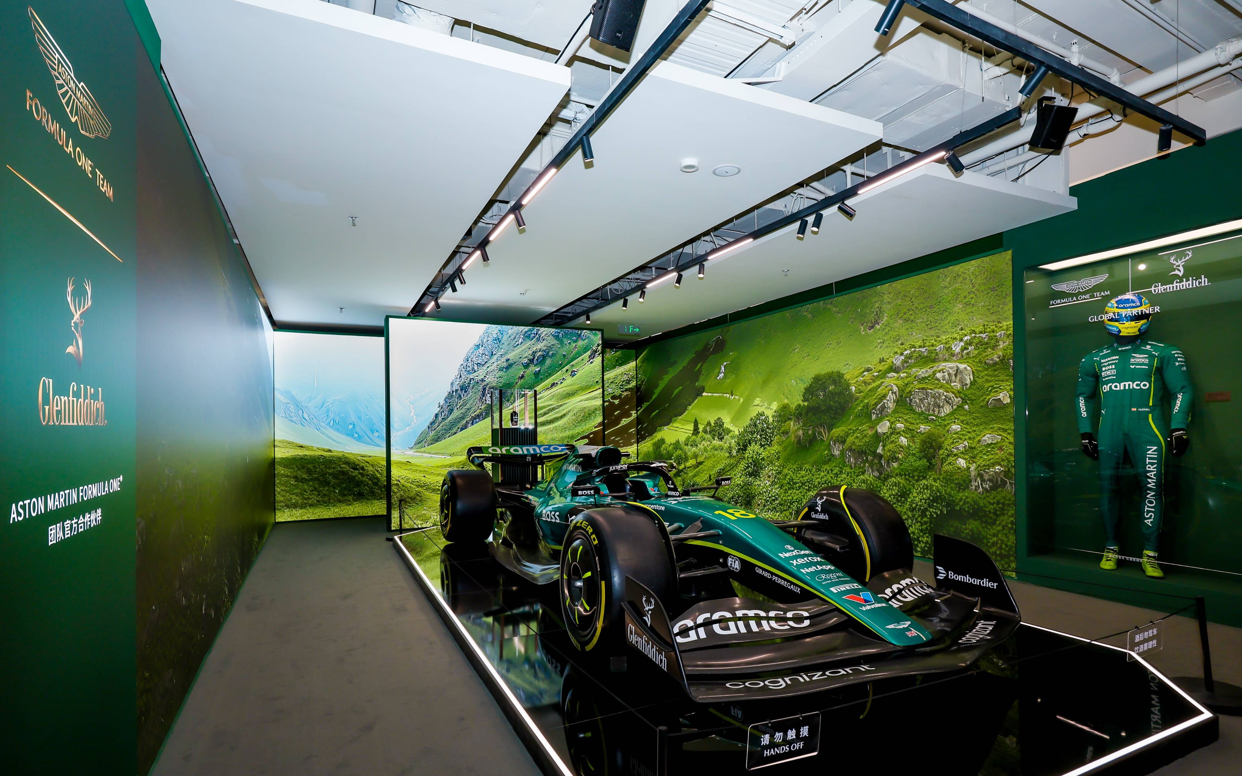 阿斯顿马丁完胜迈凯伦，拉塞尔惊艳四座的简单介绍