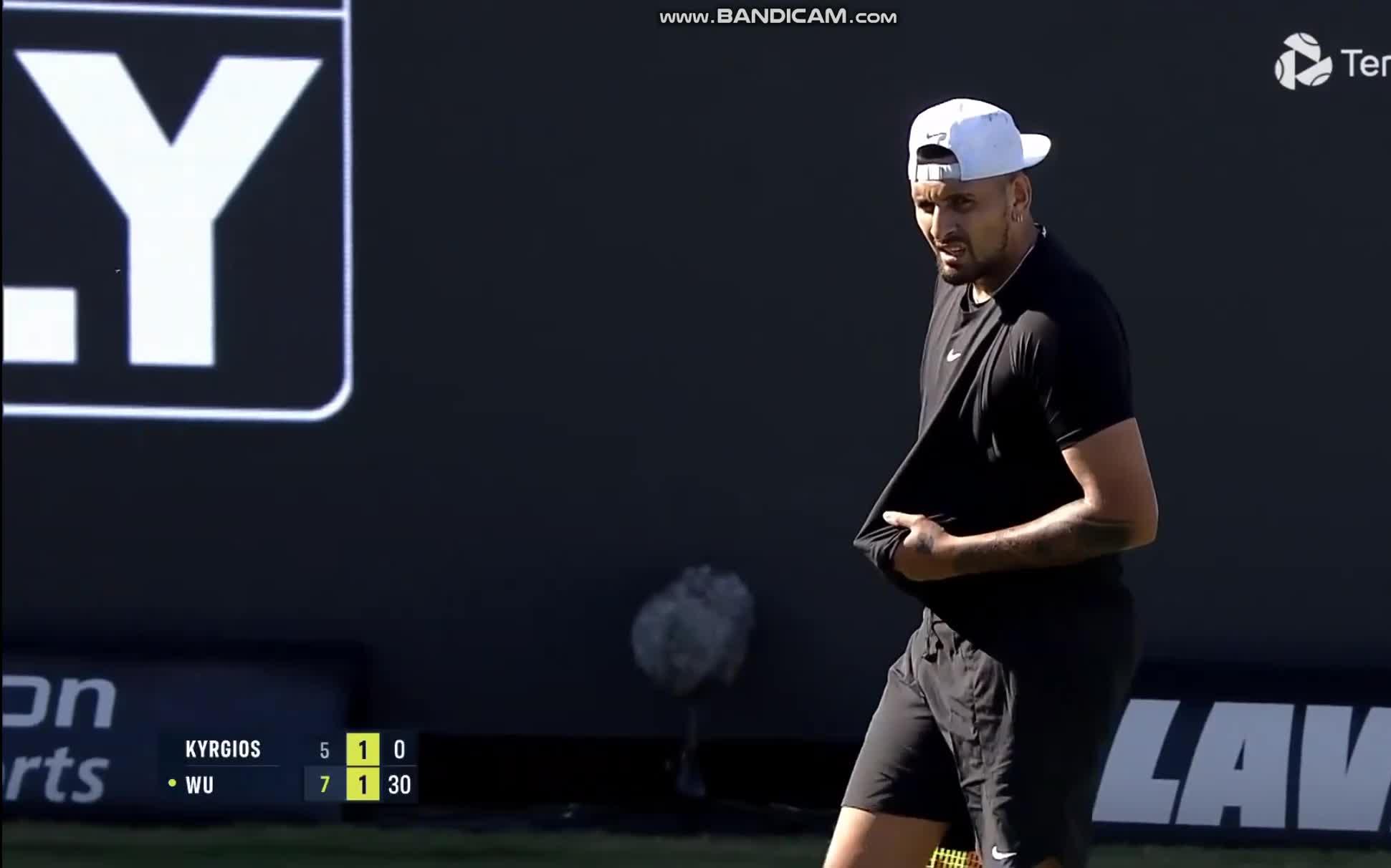 包含法国网球队横扫西班牙网球队，克耶高斯制霸全场的词条