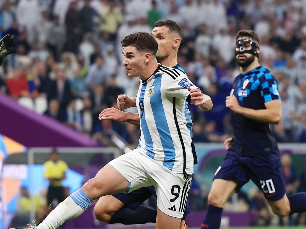 日本力克法国，阿尔瓦雷斯关键制胜的简单介绍