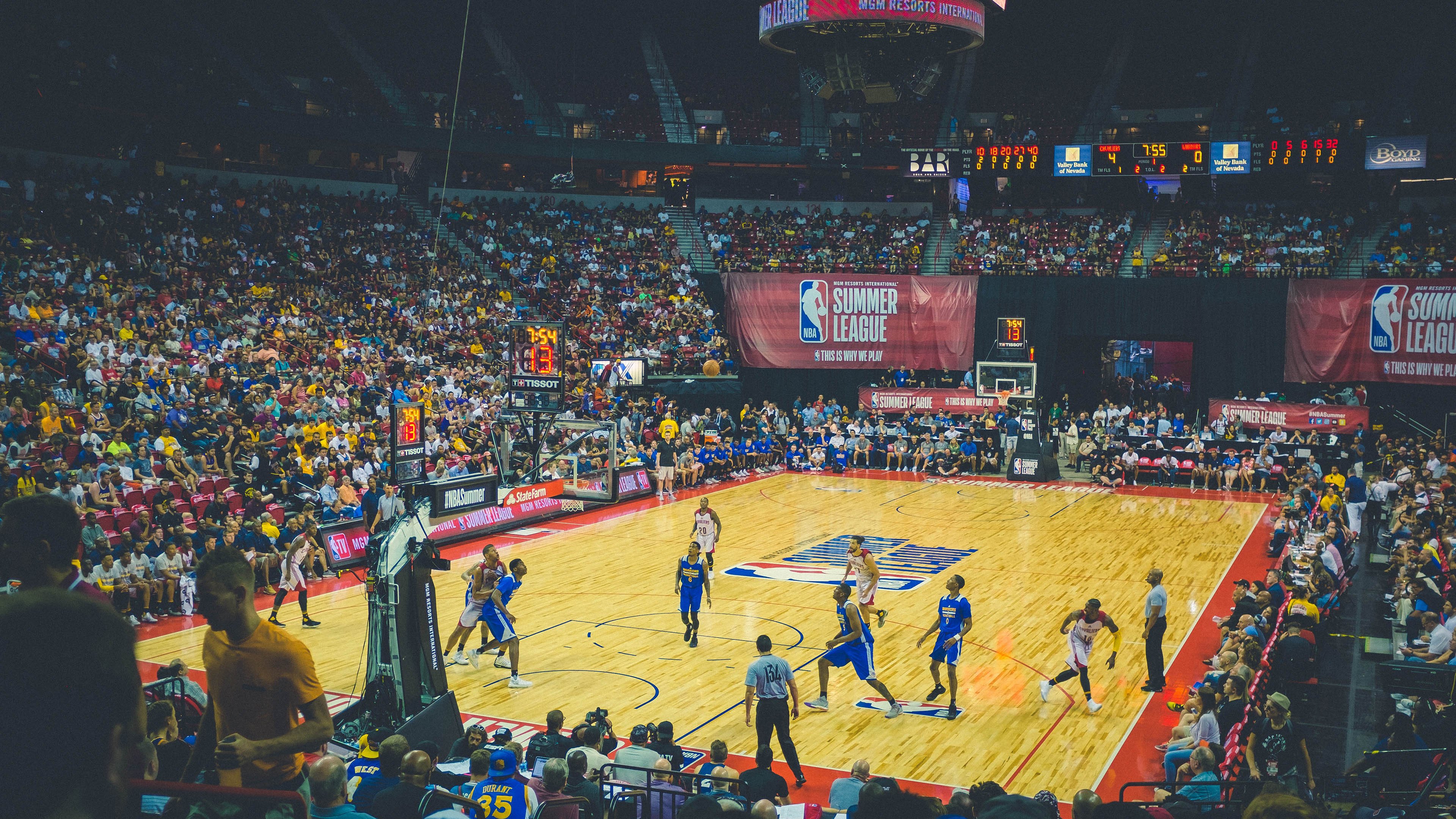 欧冠半决赛焦点战，老鹰鏖战公牛