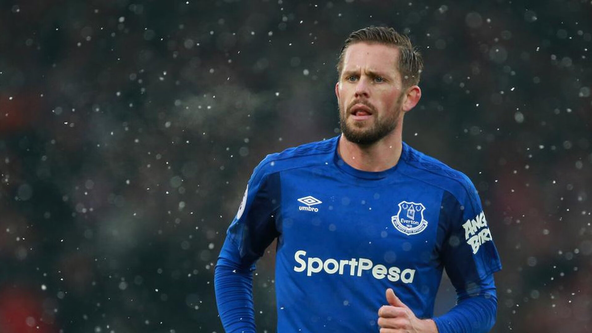 绿茵场上的战争隐喻，乌克兰轻取丹麦，阿圭罗统治全场的战术启示